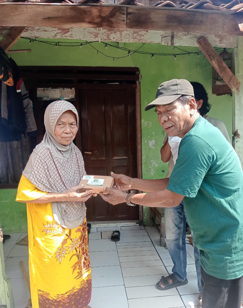Foodbank Indonesia Pekalongan Salurkan Bantuan Pangan untuk Lansia di Kelurahan Bendan Kergon