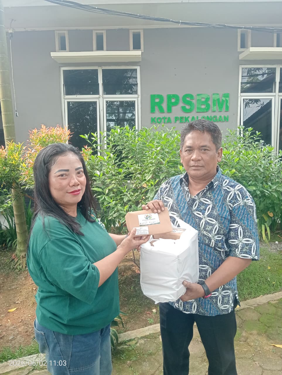 Simbolis Serah terima bantuan Food Bank Indonesia