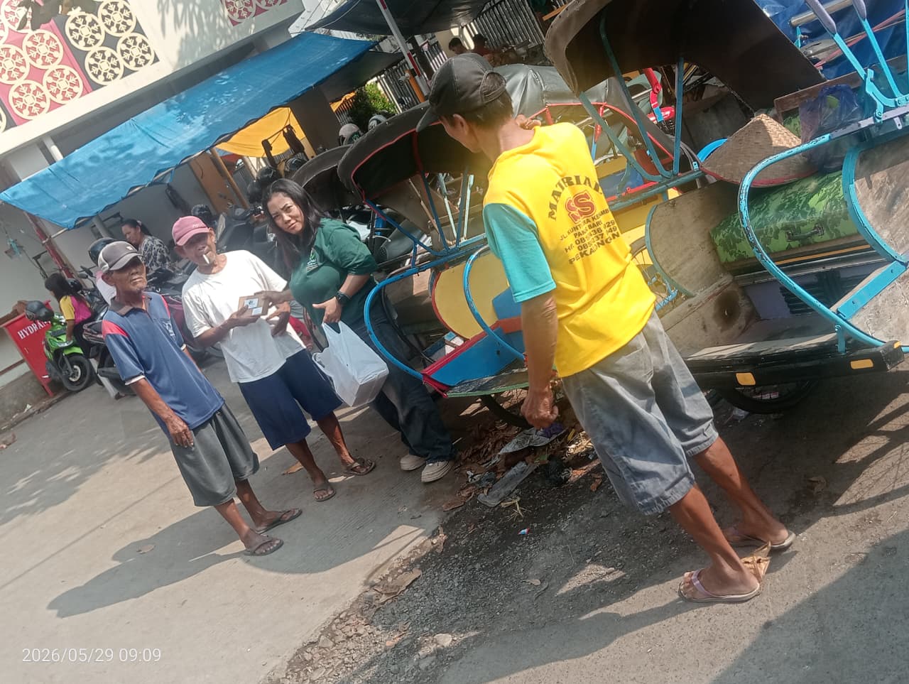 Pembagian kepada keluarga pra sejahtera di Kota Pekalongan