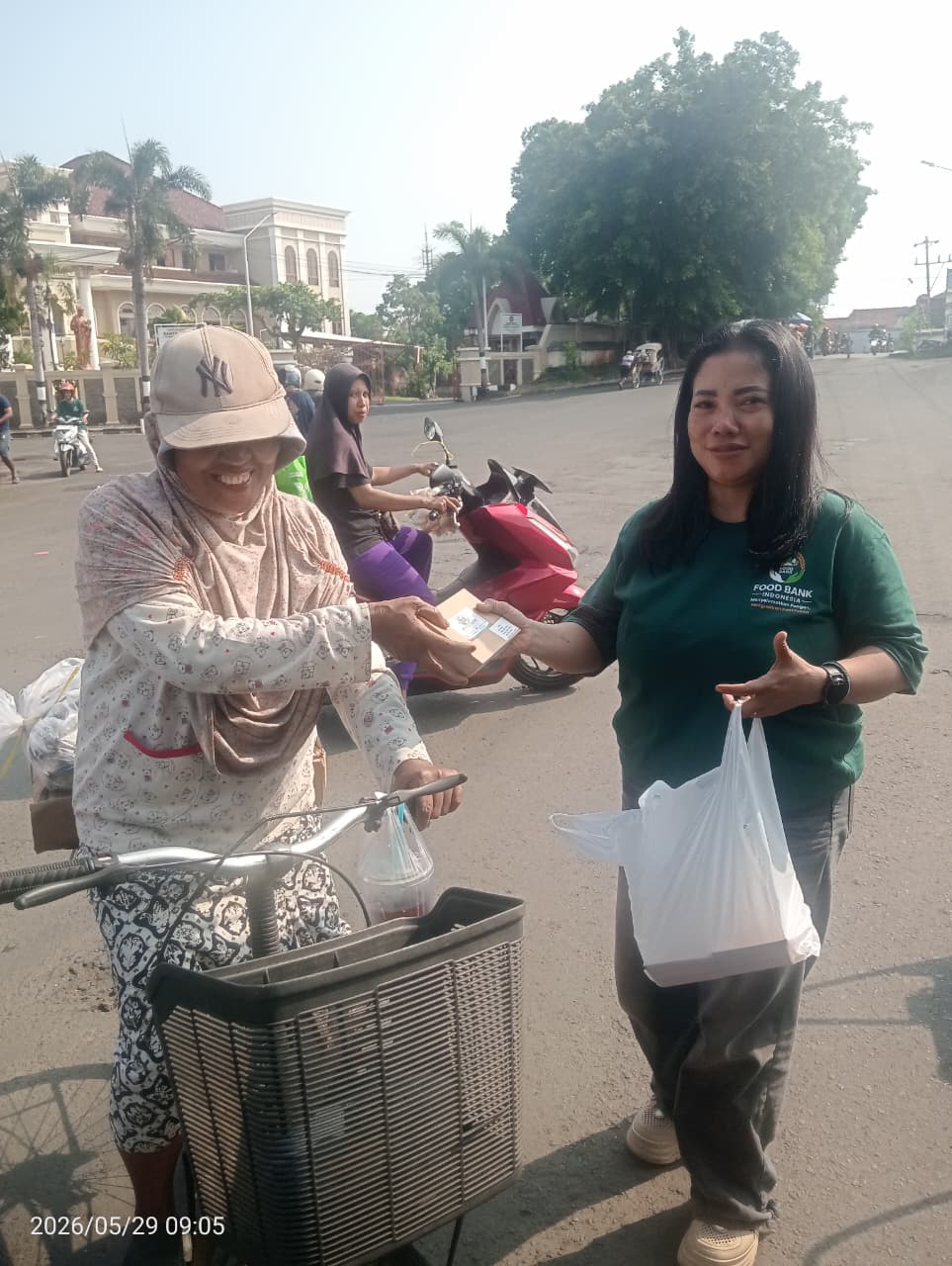 Menyalurkan kepada penerima manfaat
