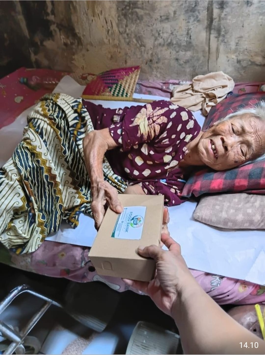 Pembagian Sembako Warga Kurang Mampu